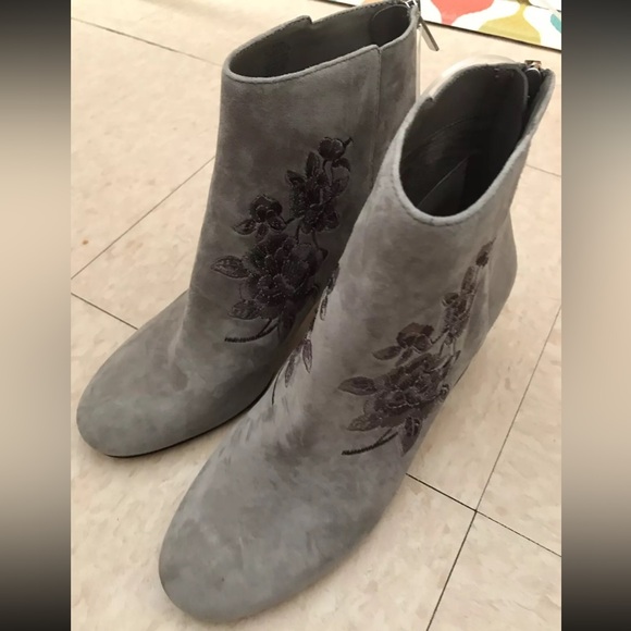 💫 Floral Suede Ankle Booties - Picture 4 of 4